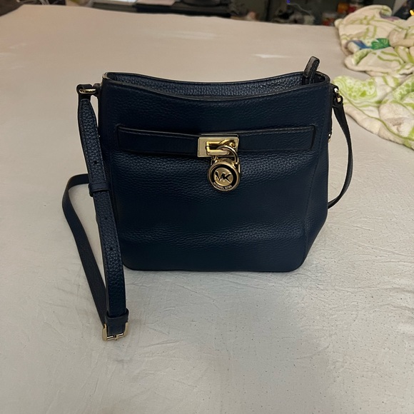 Michael Kors Navy Hamilton Traveler crossbody bag with Gold Accents - Picture 4 of 8